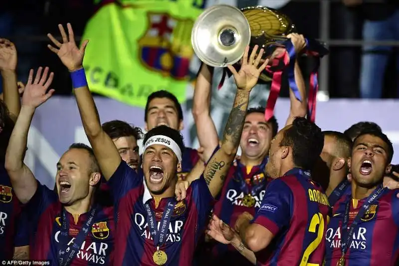 il barcellona festeggia la vittoria contro la juve in champions