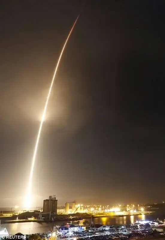 il decollo del falcon 9