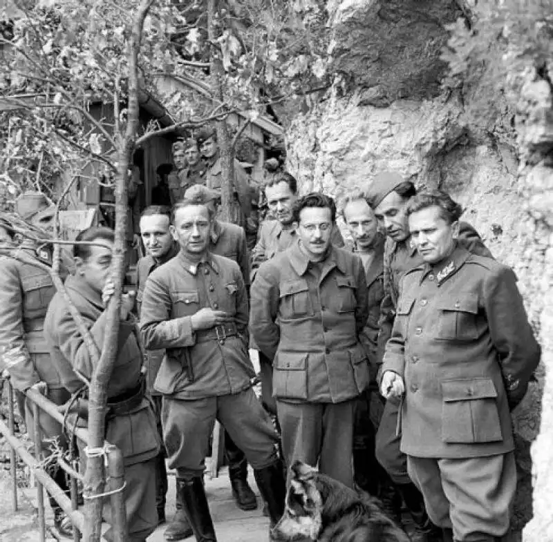 IL MARESCIALLO TITO E I PARTIGIANI JUGOSLAVI NEL 1944