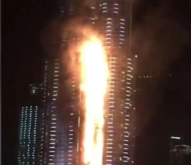 incendio all’hotel Address Downtown, un palazzo del centro di Dubai 