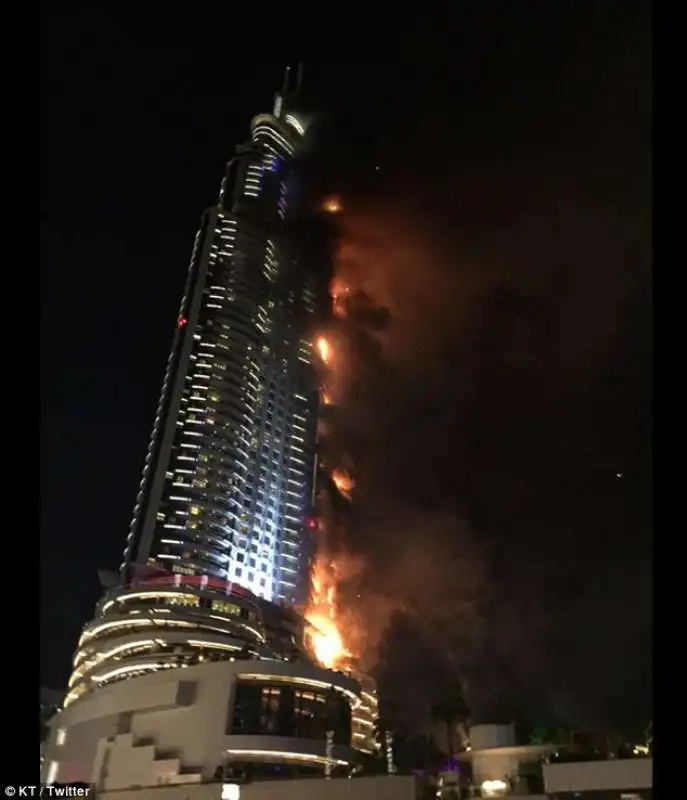 incendio all’hotel Address Downtown, un palazzo del centro di Dubai 