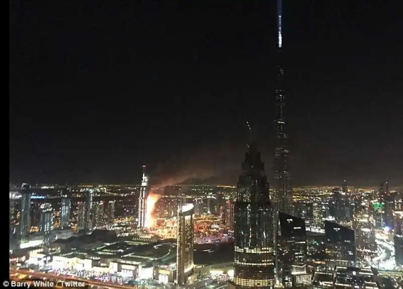 incendio all’hotel Address Downtown, un palazzo del centro di Dubai 