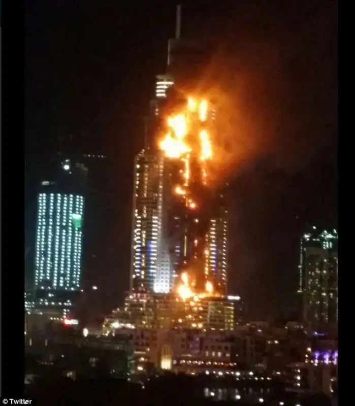 incendio all’hotel Address Downtown, un palazzo del centro di Dubai 