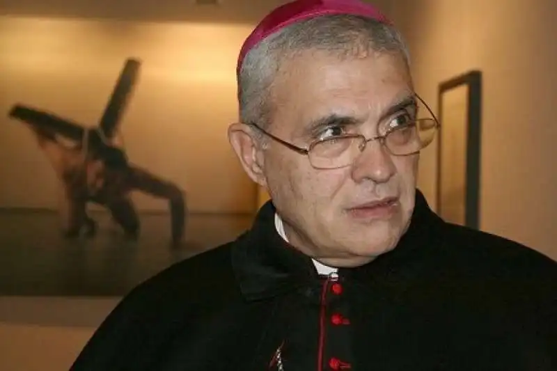 L ex vescovo di Trapani monsignor Francesco Micciche