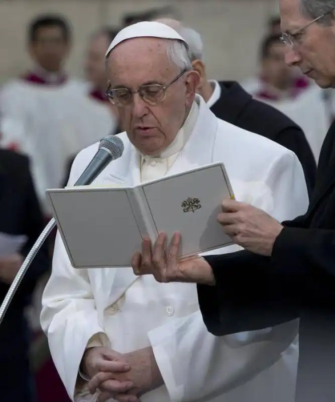 l papa in piazza di spagna