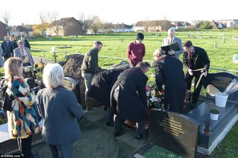 la payne seppellita al cimitero di londra sud