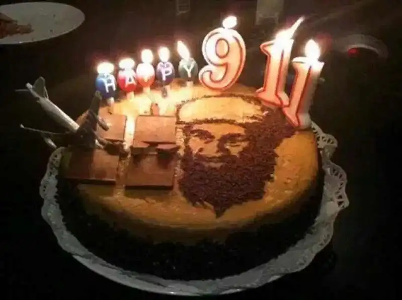 la torta con le torri gemelle e bin laden