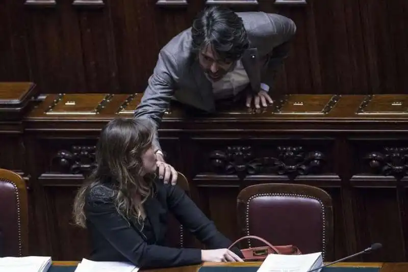 Maria Elena Boschi in Aula salutata da Bonifazi 