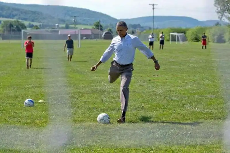 obama gioca a calcio 