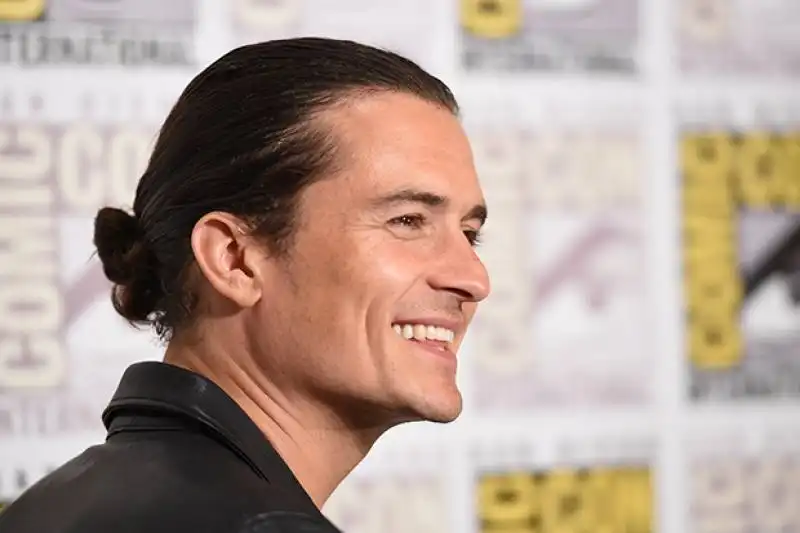 orlando bloom con chignon