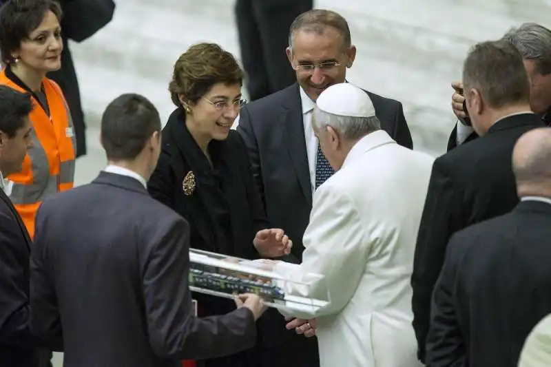 papa francesco incontra i ferrovieri in vaticano