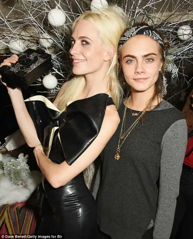 poppy e cara delevingne