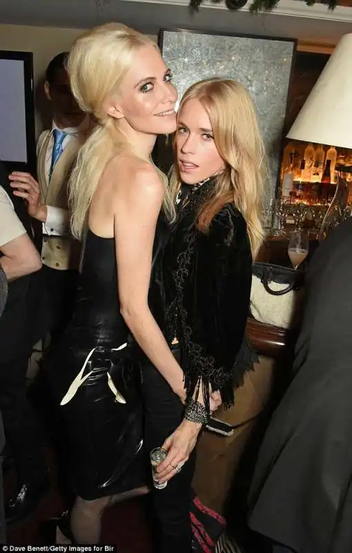 poppy e mary charteris