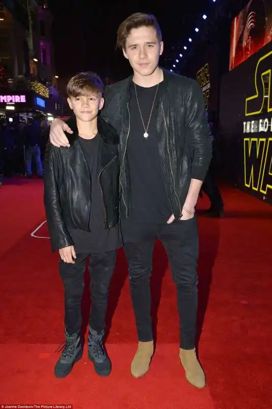 romeo e brooklyn beckam alla premiere di star wars