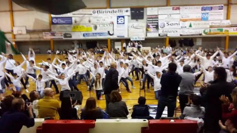 SPETTACOLO DI NATALE IN UNA SCUOLA