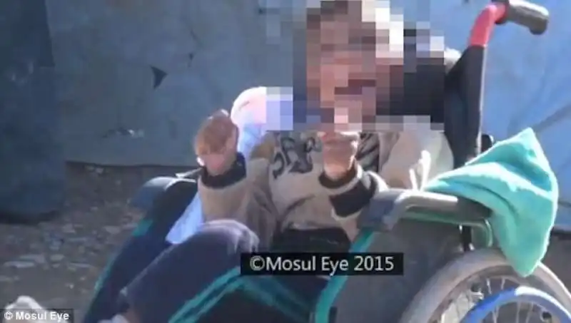 un bambino nel video del mosul eye