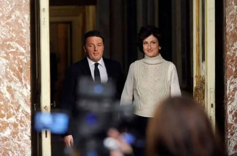 AGNESE LANDINI E MATTEO RENZI DURANTE LE DIMISSIONI   