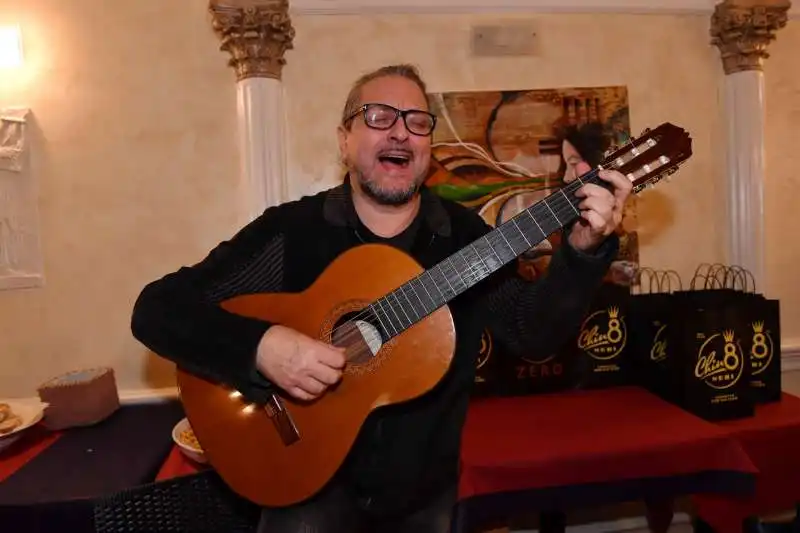 alberto laurenti canta  io non piango