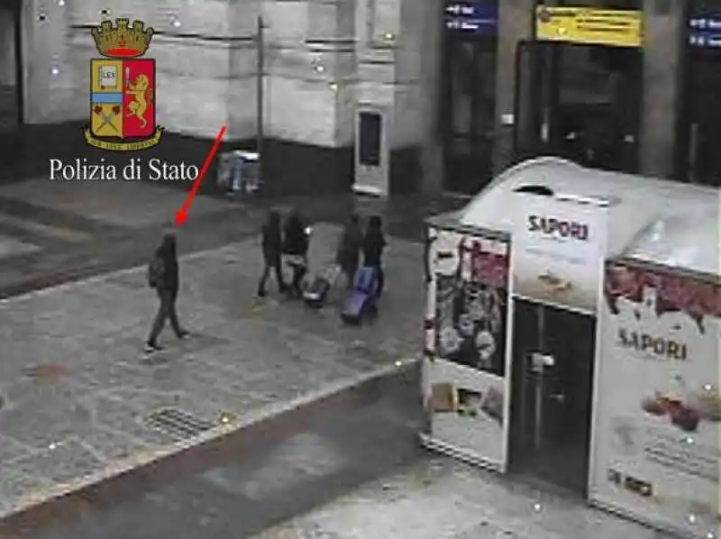 ANIS AMRI ALLA STAZIONE DI MILANO IL 23 DICEMBRE