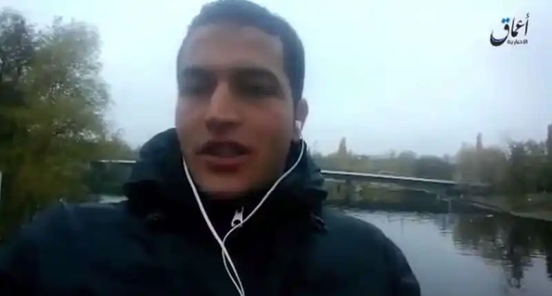 anis amri dopo l attentato a berlino  2