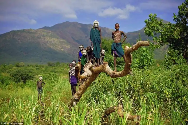 bambini suri in etiopia