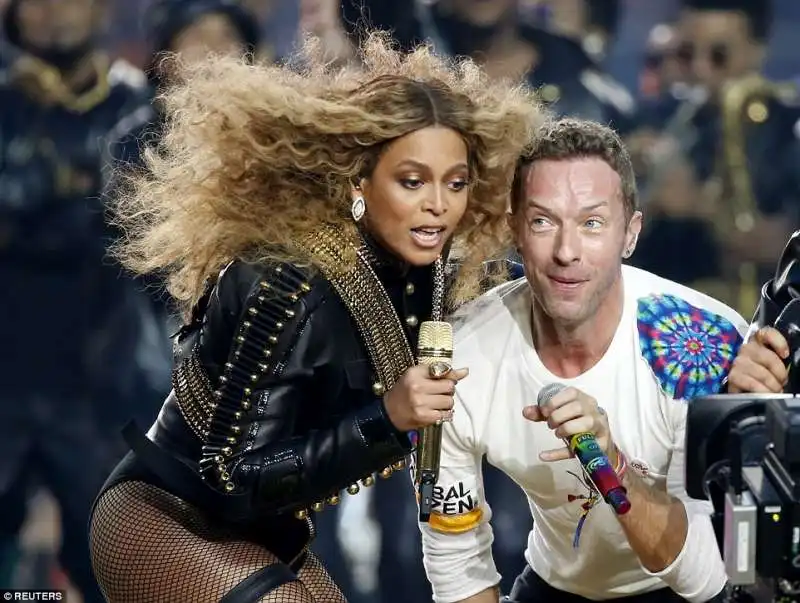 beyonce e chris martin al super bowl