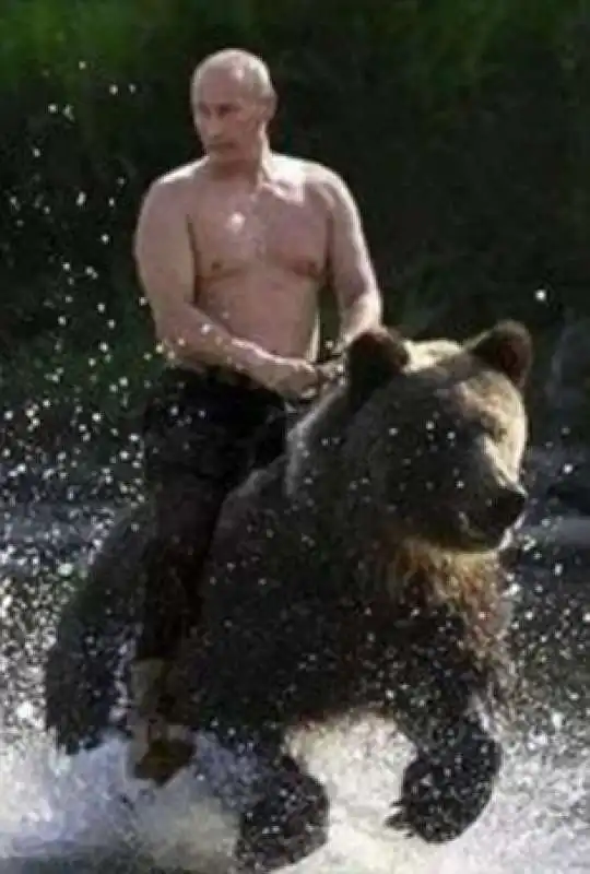 fake putin cavalca orso