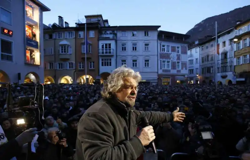 grillo in piazza