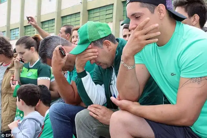 lo stadio brasiliano piange i suoi mort