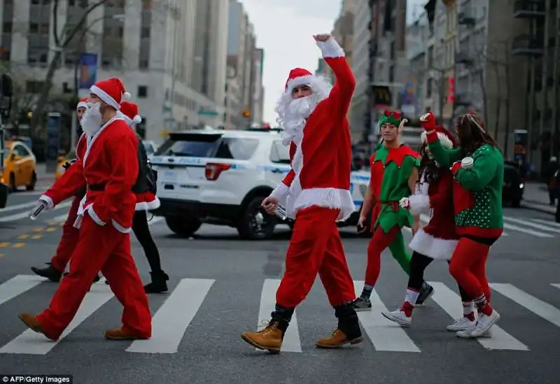 santacon per le strade di new york