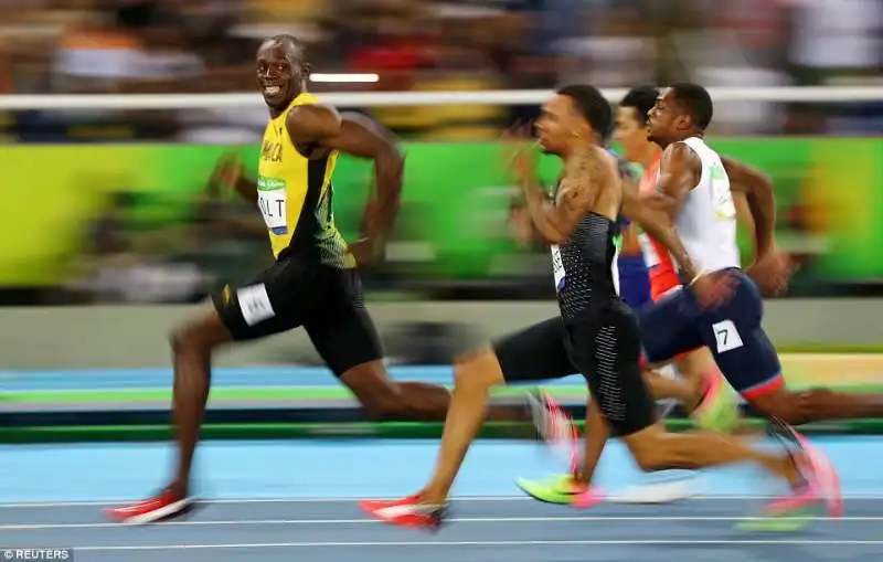 sorpasso di bolt alle olimpiadi di rio