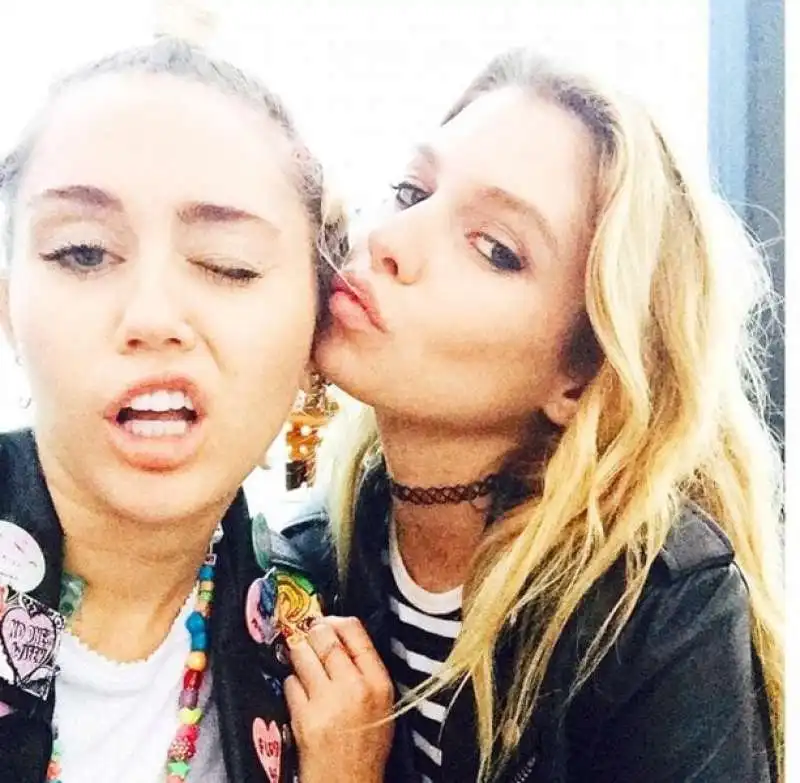 STELLA MAXVELL MILEY CYRUS