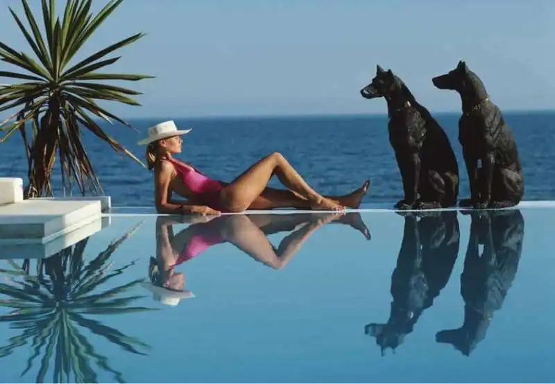 “women” di slim aarons 6