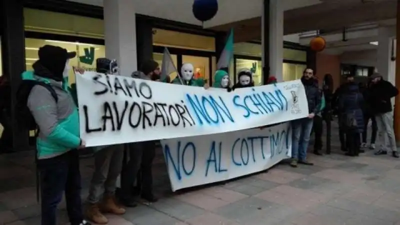 deliveroo protesta dei fattorini a milano