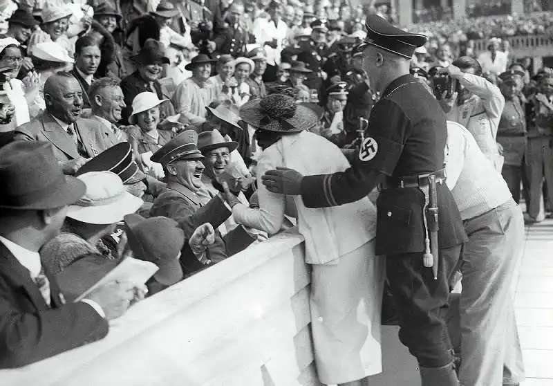 hitler reagisce a una sua fan americana   agosto 1936