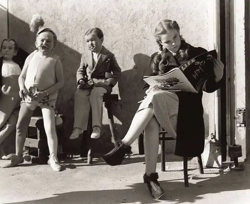 judy garland durante una pausa del mago di oz   1938