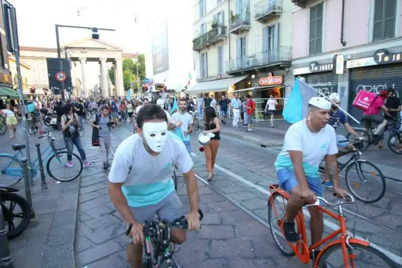 la protesta dei rider per le consegne a domicilio