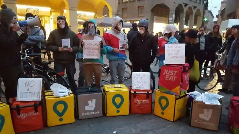 protesta dei rider di deliveroo e justeat