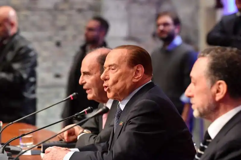 silvio berlusconi vespa e polito