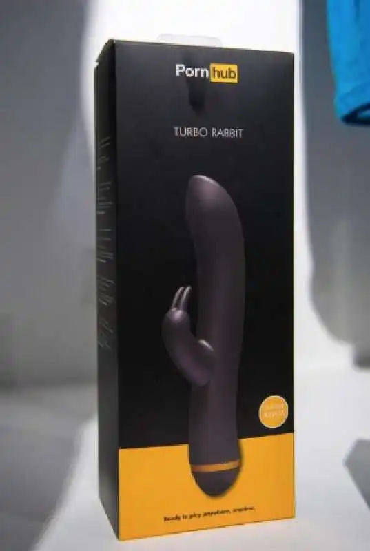 store di pornhub a milano  14