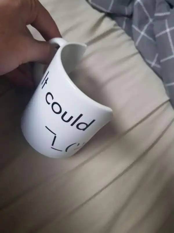 sulla tazza c e scritto poteva andare peggio 