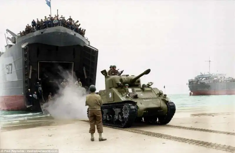 uno sherman dell’armata francese sbarca in normandia   2 agosto 1944