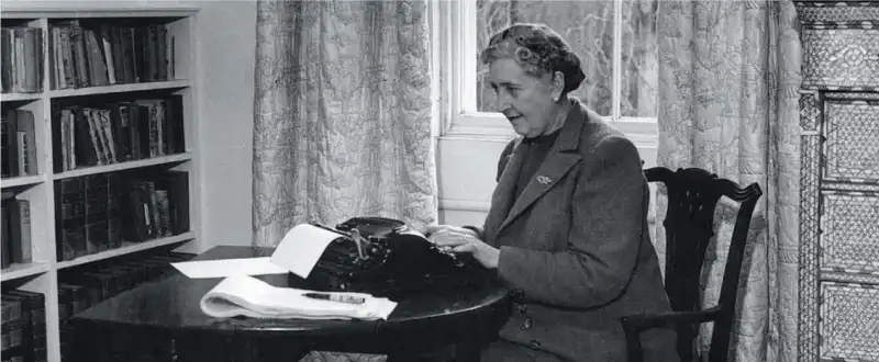 AGATHA CHRISTIE