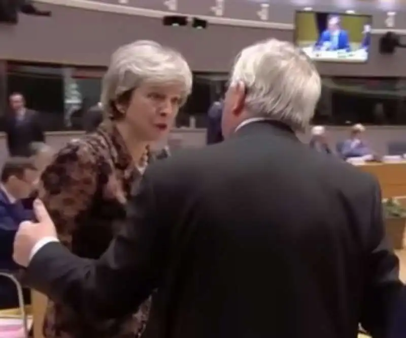 BATTIBECCO TRA THERESA MAY E JUNCKER