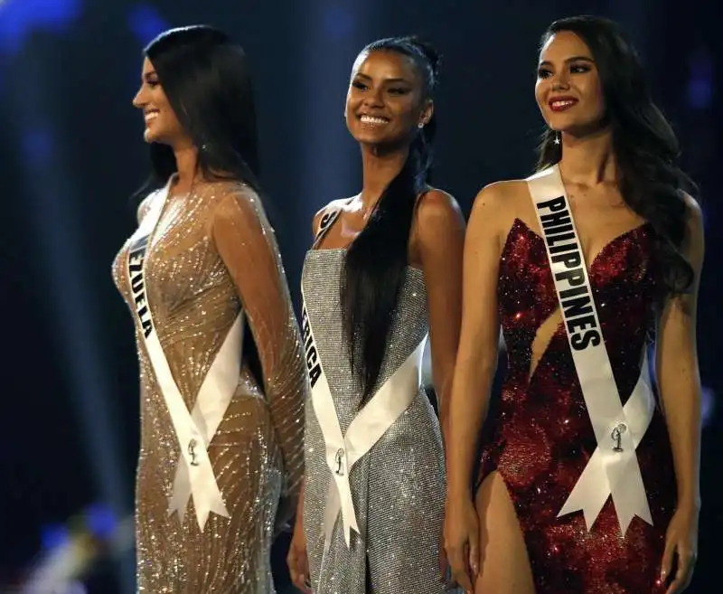 catriona gray e' miss universo 2018 4