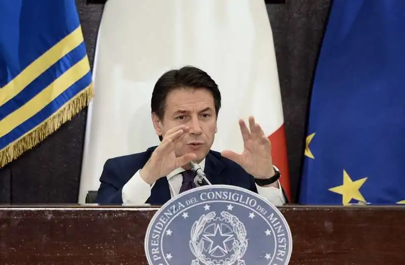 conferenza stampa di fine anno di giuseppe conte 3