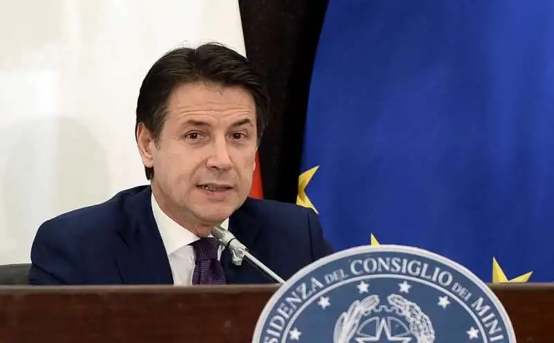 conferenza stampa di fine anno di giuseppe conte 5