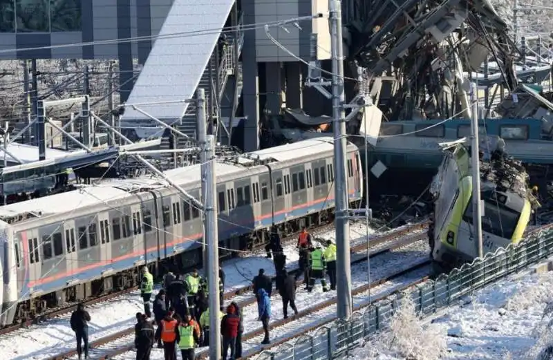 disastro ferroviario in turchia 5