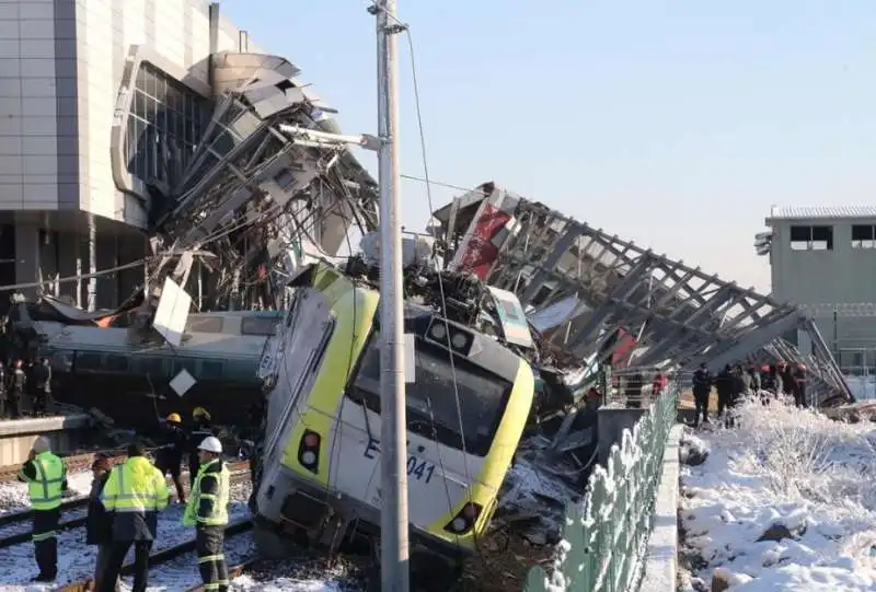 disastro ferroviario in turchia 6