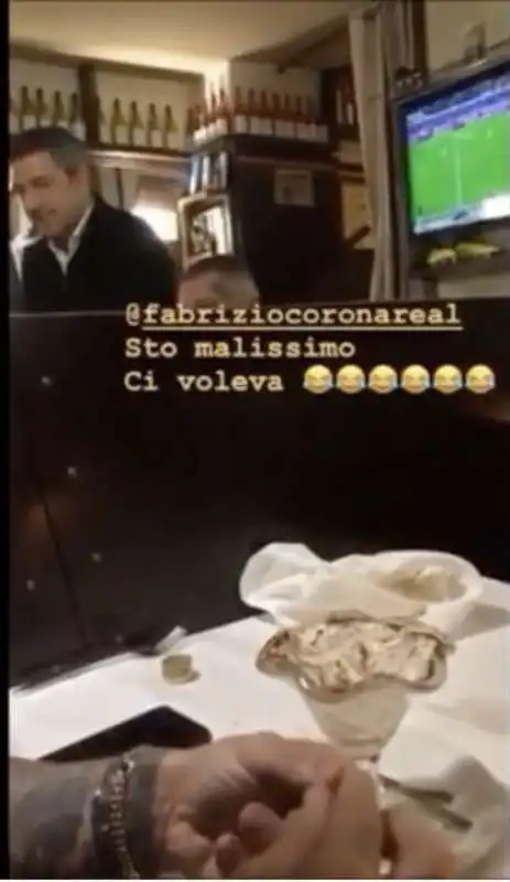 fabrizio corona perde un dente al ristorante e lo ritrova nella spazzatura 2